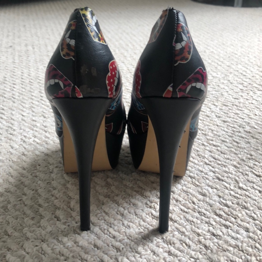Vampire “Bite Me!” Pumps - image 4